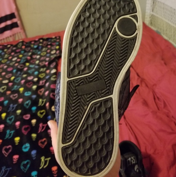 Boys sneakers, worn maybe twice - Picture 5 of 5